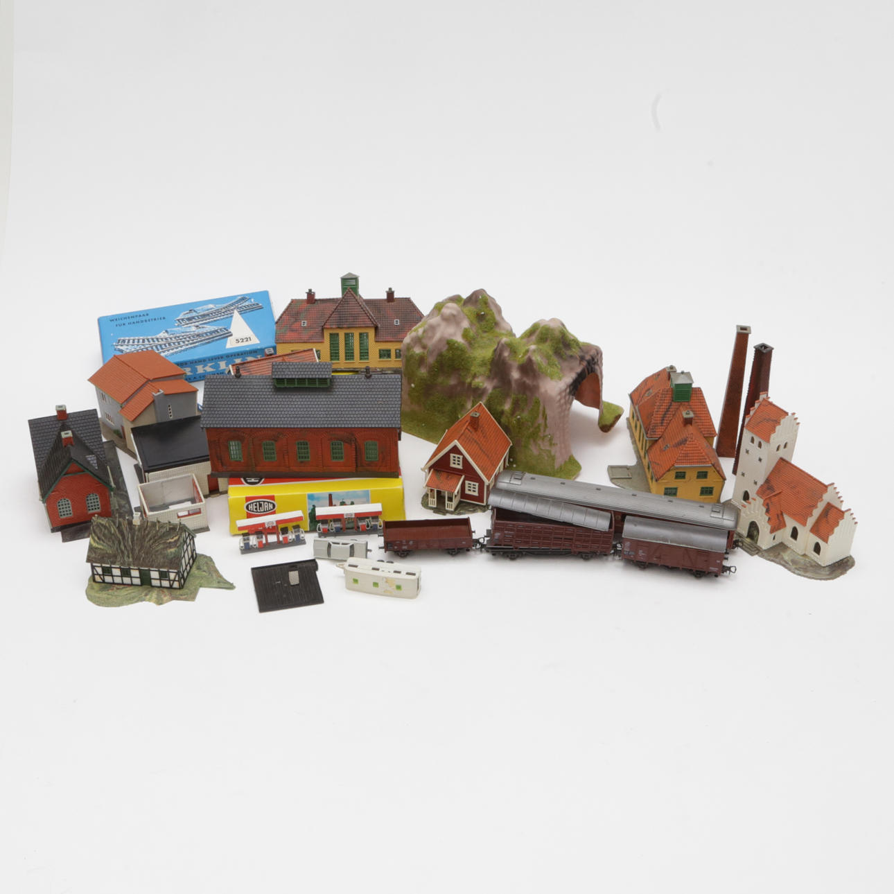 MODELLEISENBAHN, mit Ausrüstung.