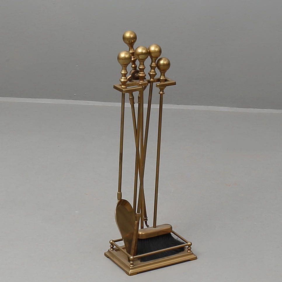 BRASGARNITYR, 5 delar. Mässing 1900-talets första hälft.