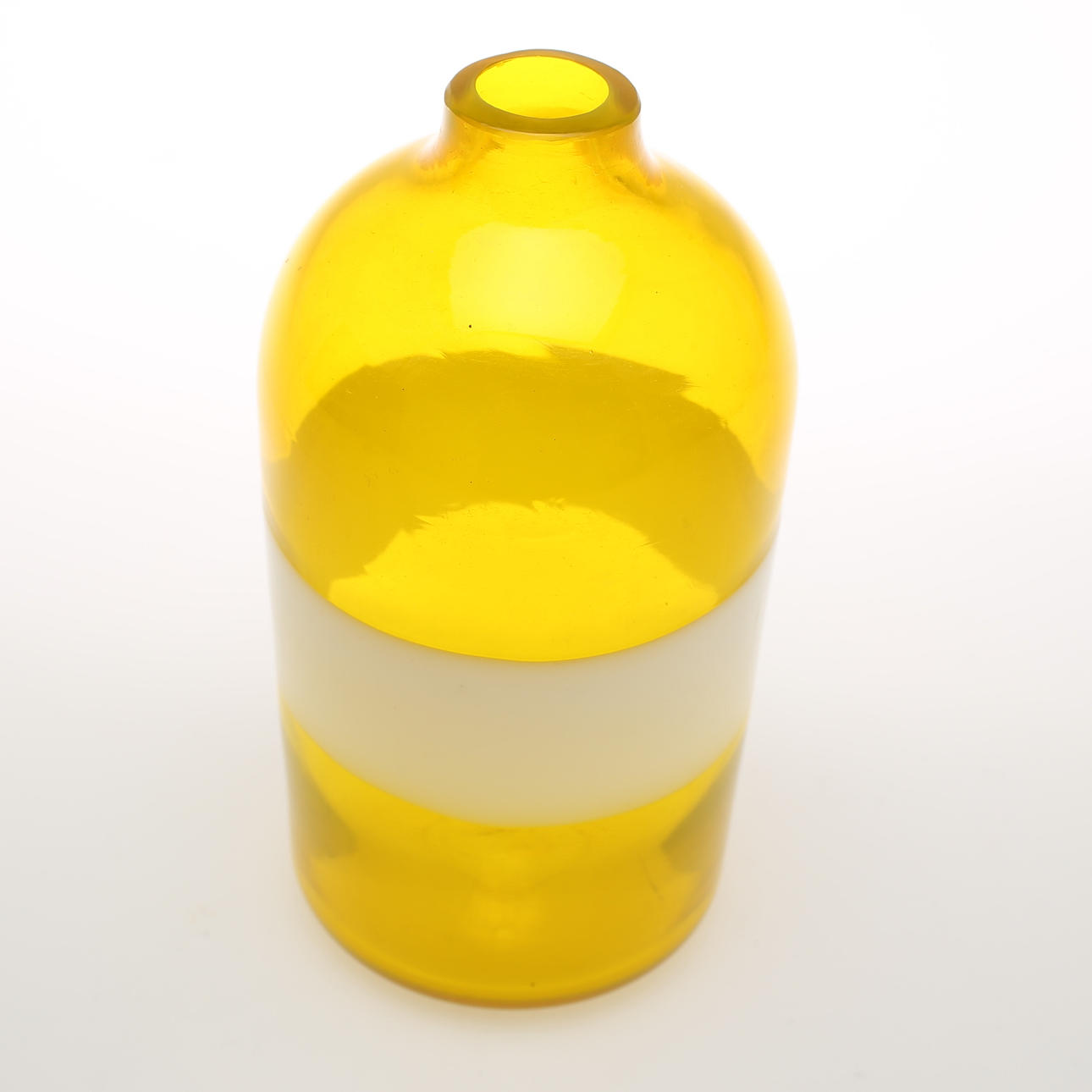 KONSTGLAS, vas, signerad Murano Italy.