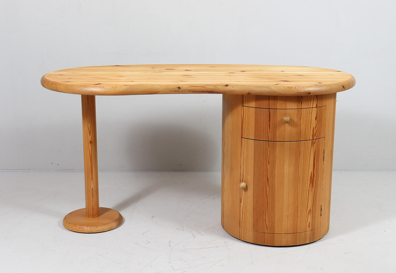 Kidney-shaped desk by CFC Silkeborg, Denmark, 1970s.