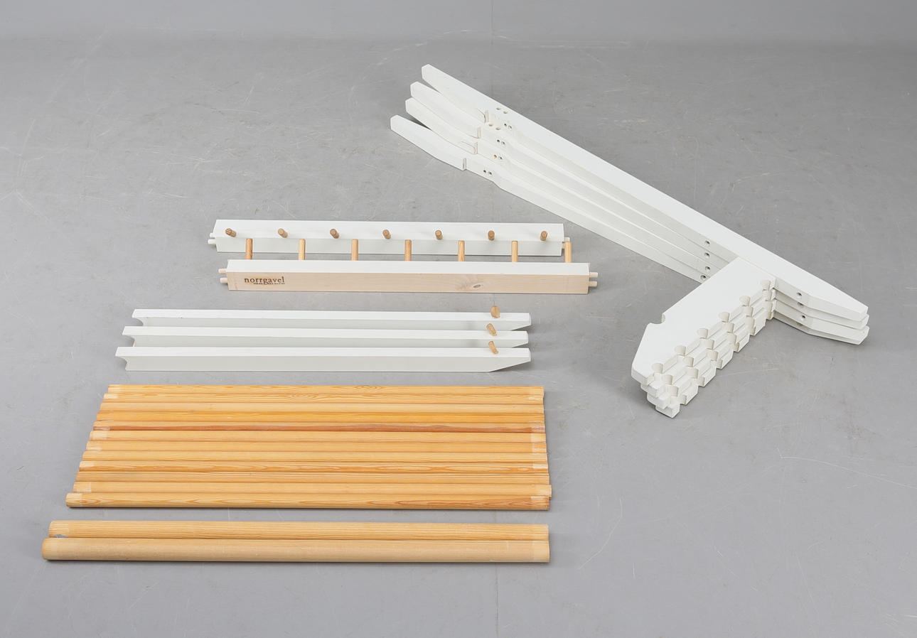 KLÄDHÄNGARE, 2 st, Nirvan Richter för Norrgavel, 19/2000-tal.