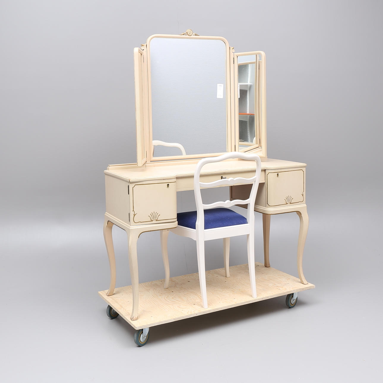 SMINKBORD med STOL, 1900-talets första hälft.
