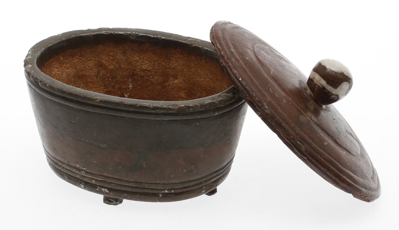 SMÖRASK MED LOCK, sten, 1800-tal.