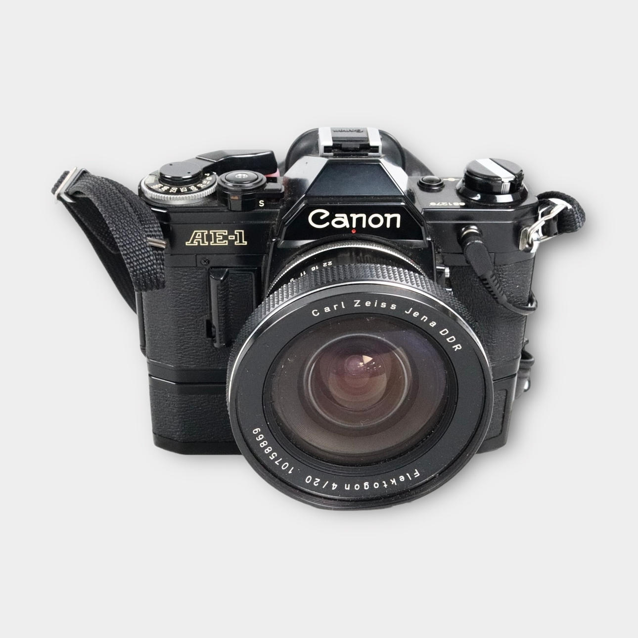 CANON AE-1 analog kamera.