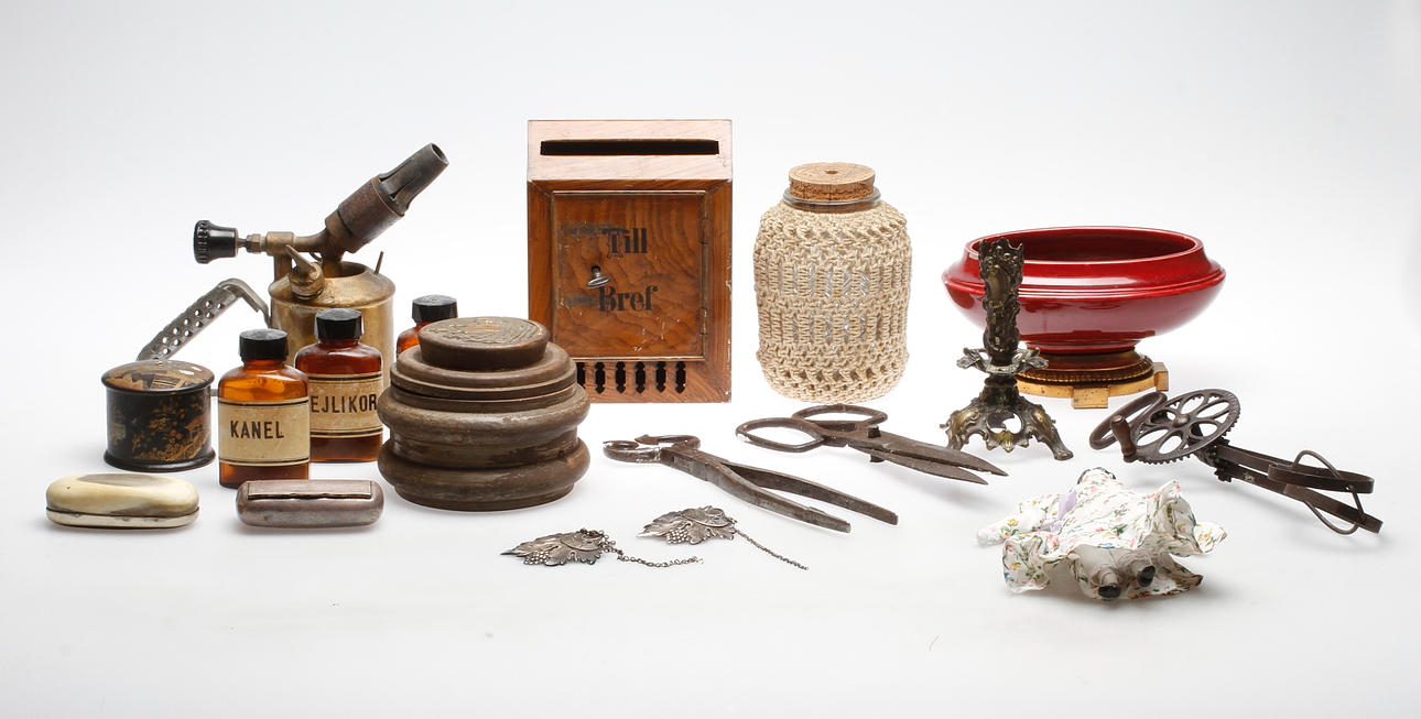 PARTI BLÅSLAMPA, PORSLINSDOCKA, ALLMOGE mm, 1800/1900-tal, ca 15 delar.