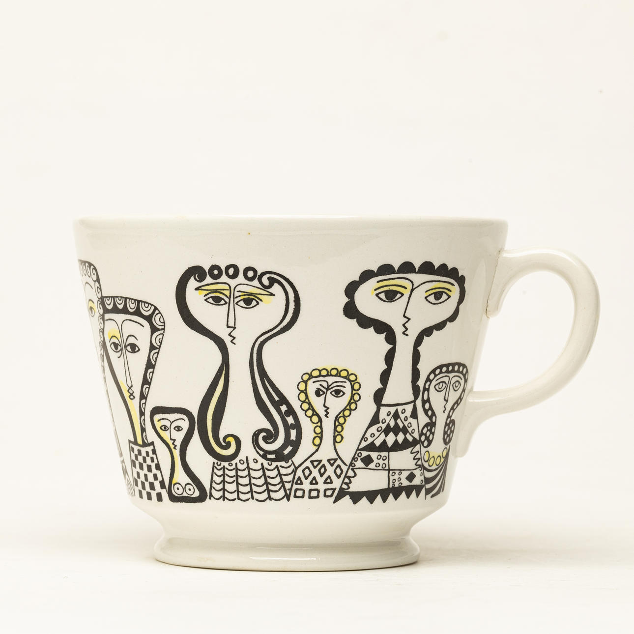 BIRGER KAIPIAINEN. A teacup with saucer, “Ravenna”, Arabia, mid