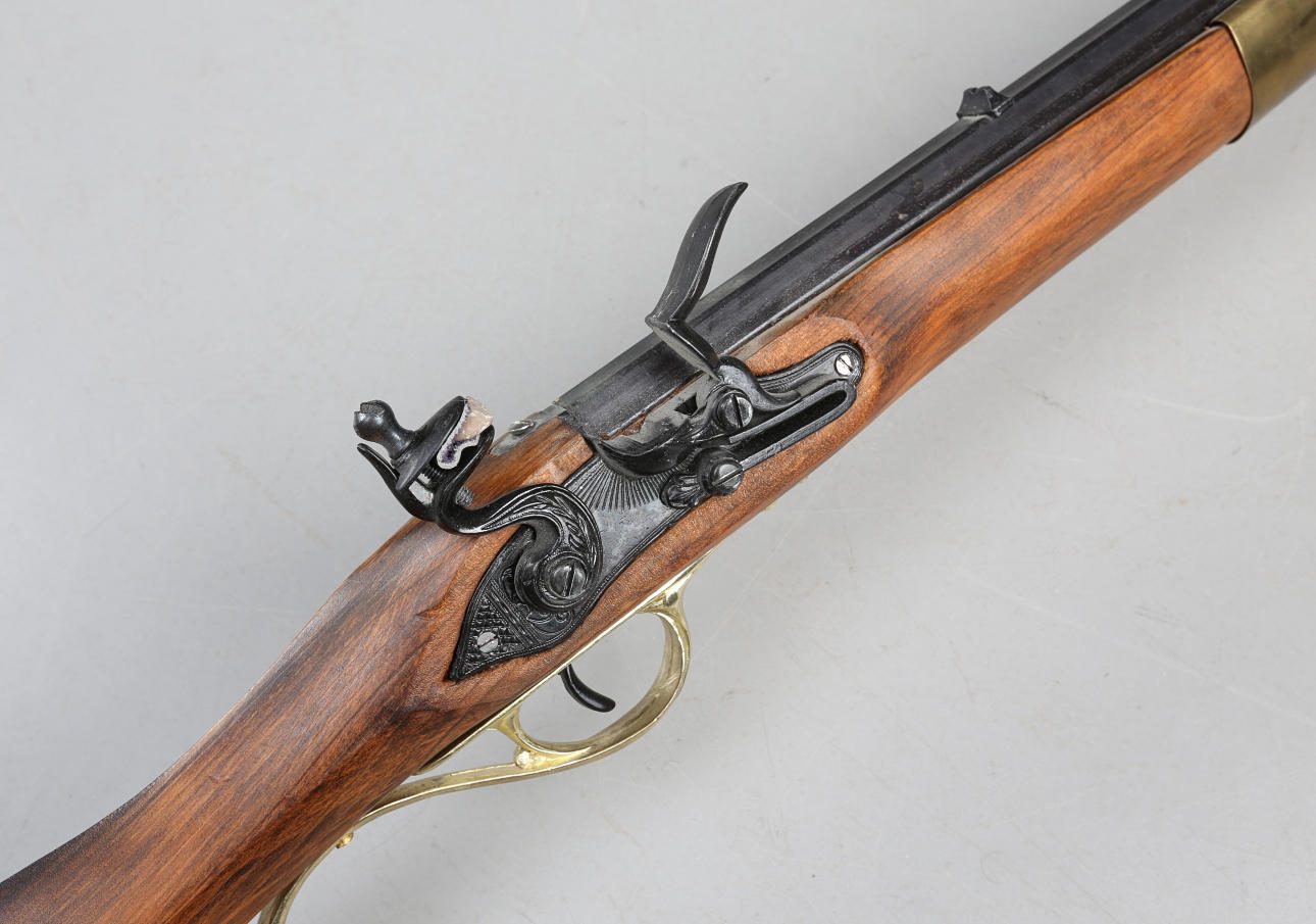 FLINT LOCK RIFLE, replica, late 20th century.