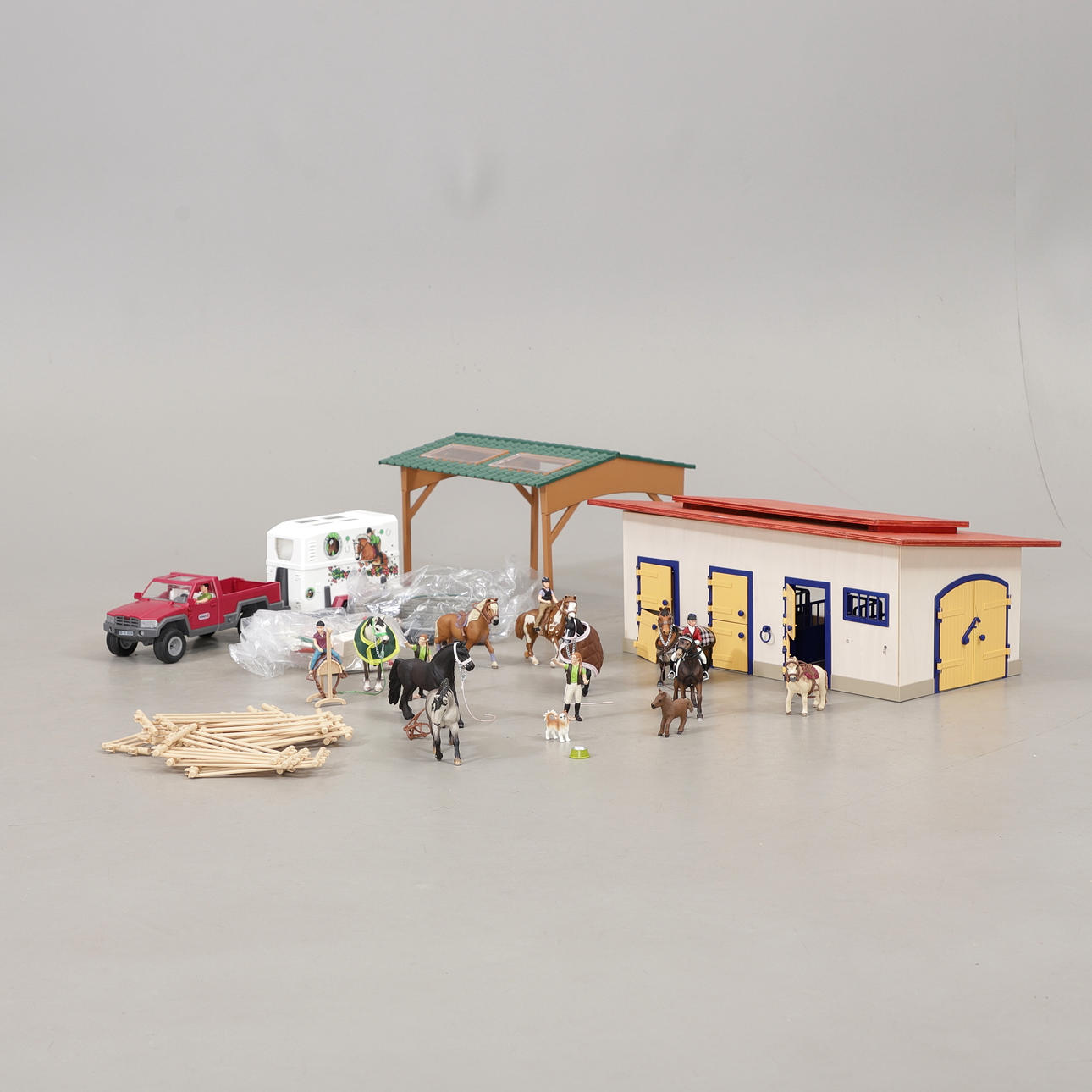 SCHLEICH, stalde med heste m.m., 1990'erne.