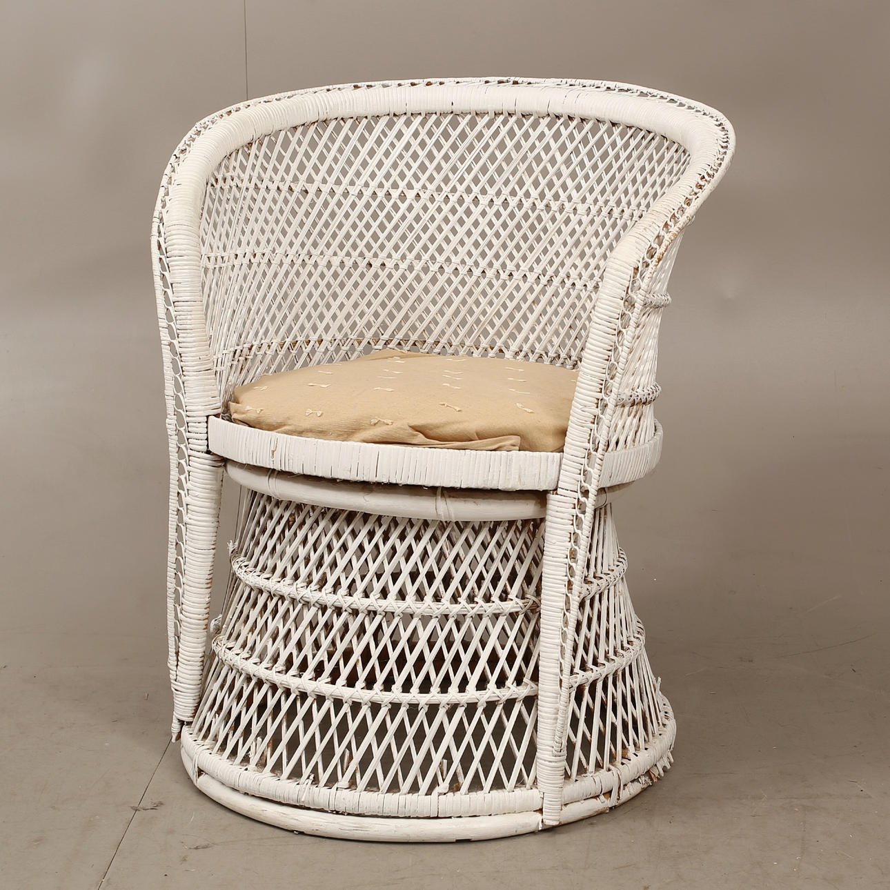 ROTTINGFÅTÖLJ med dyna.