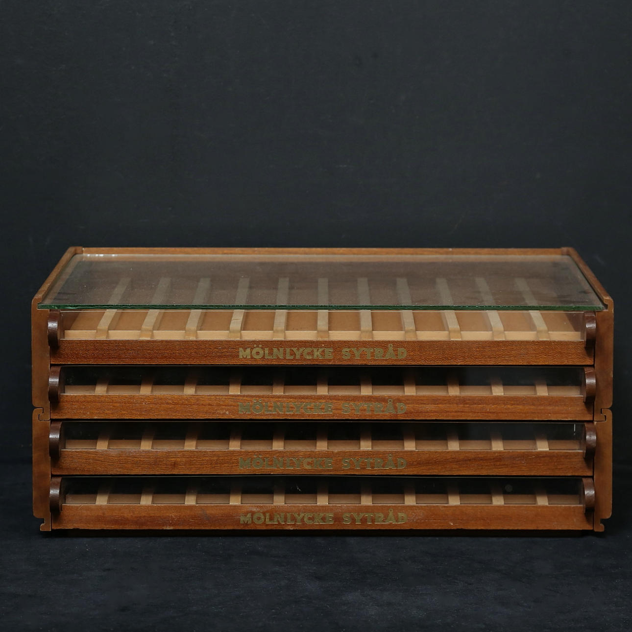 Mölnlycke, sytrådsholder, 20. årh.