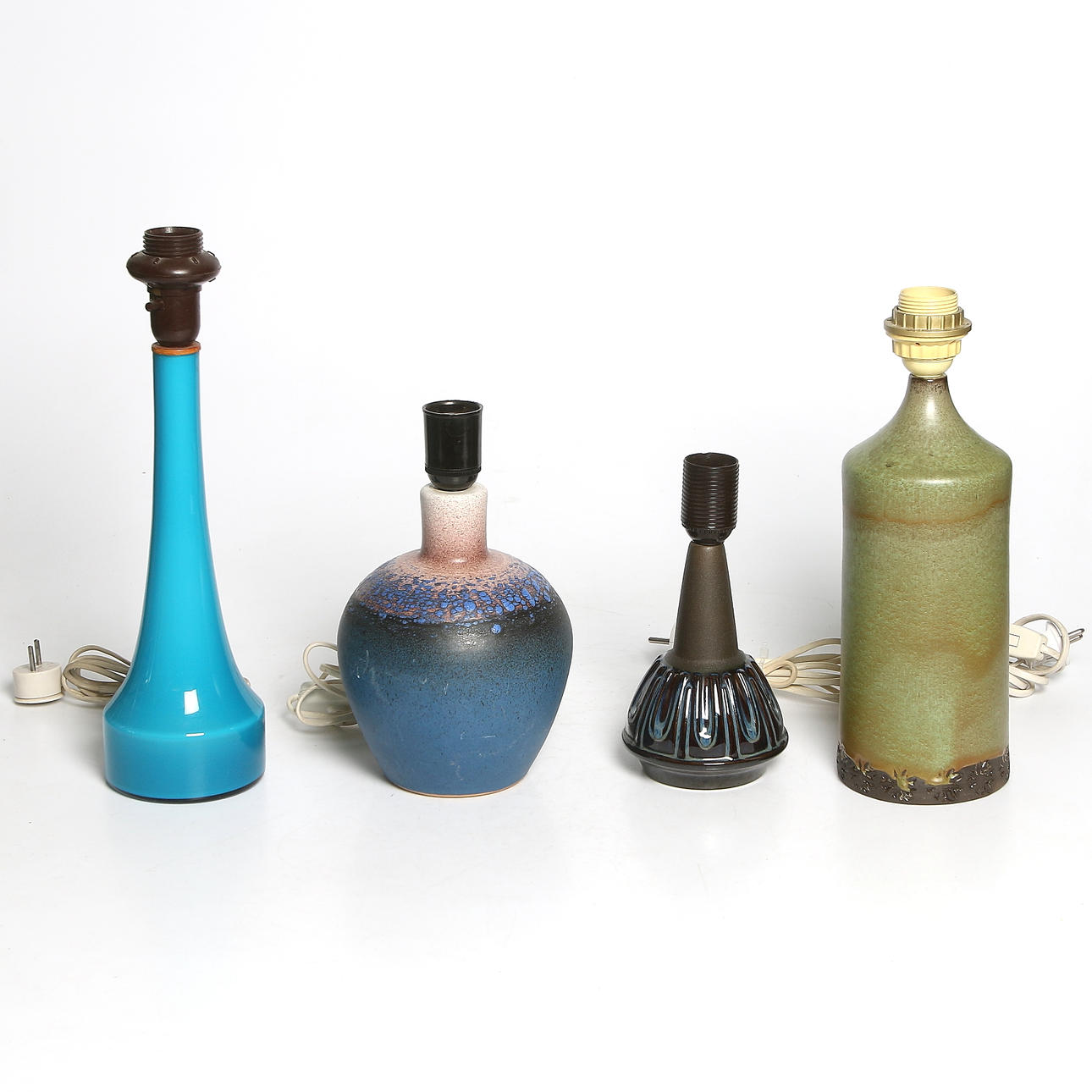 BORDSLAMPOR, 4 st, stengods, glas, bl.a. Bergboms, Söholm och Tillgmans.