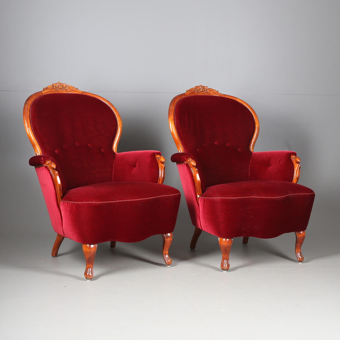 FÅTÖLJER, ett par, nyrokokostil, 1940-tal.