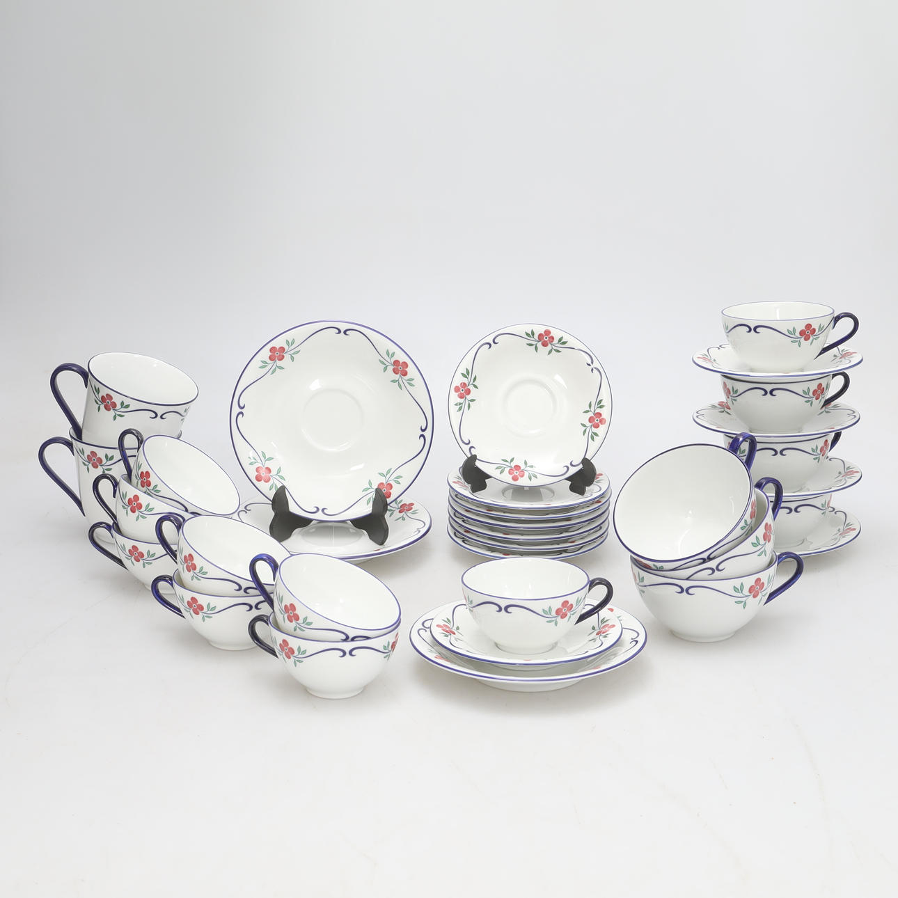 A 17-piece tableware set, “Sundborn”, Pia Rönndahl, Rörstrand.