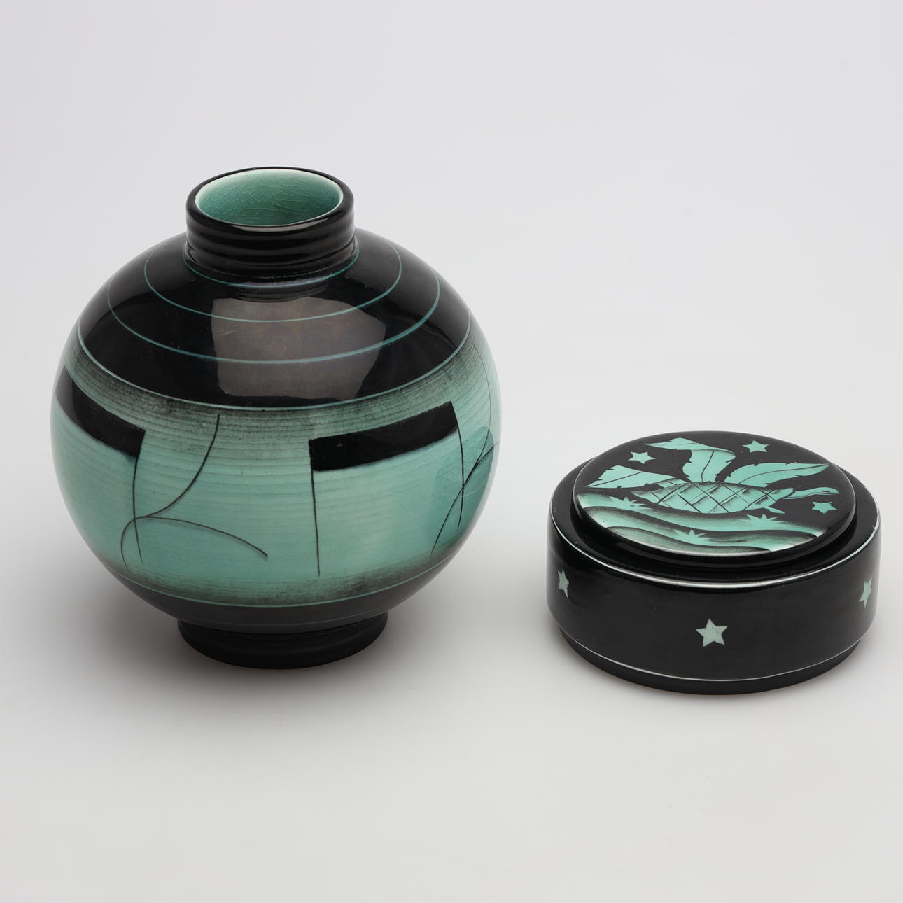 ILSE CLAESSON. VAS samt LOCKASK, keramik, Rörstrand.