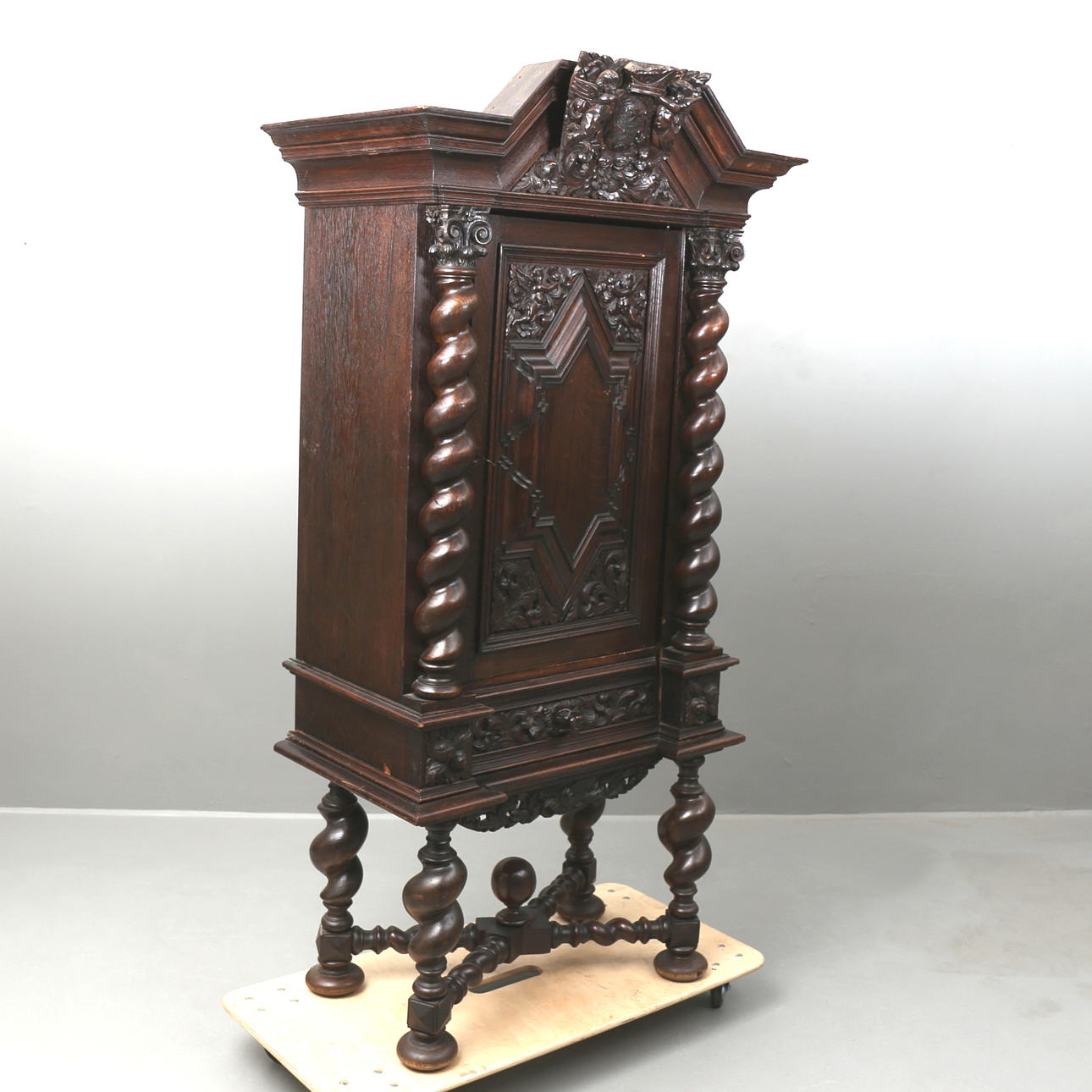 SKÅP, ek barockstil ca 1900.