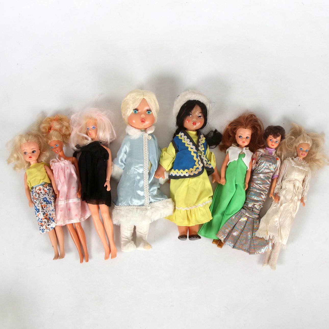 DOCKOR, 8 st, bl.a. Mattel. Cindy. 1900-tal.