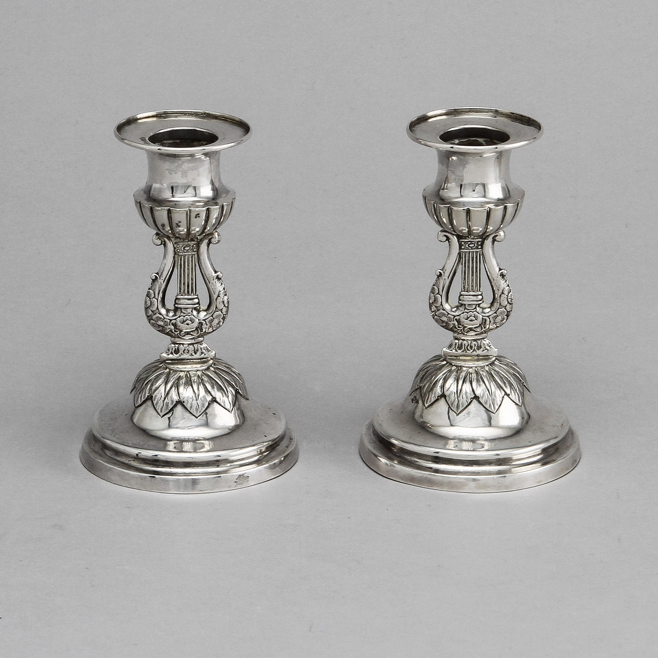 LJUSSTAKAR, ett par, silver. Daniel Eklund, Kalmar 1854. Vikt ca 180 gram.