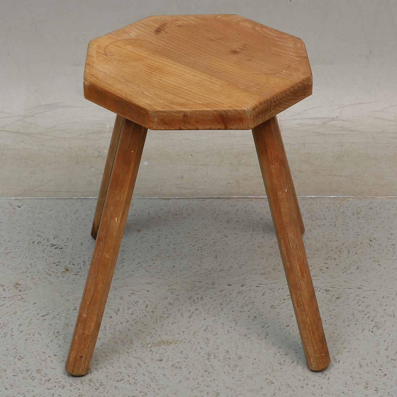 Taburete de madera, siglo XX.