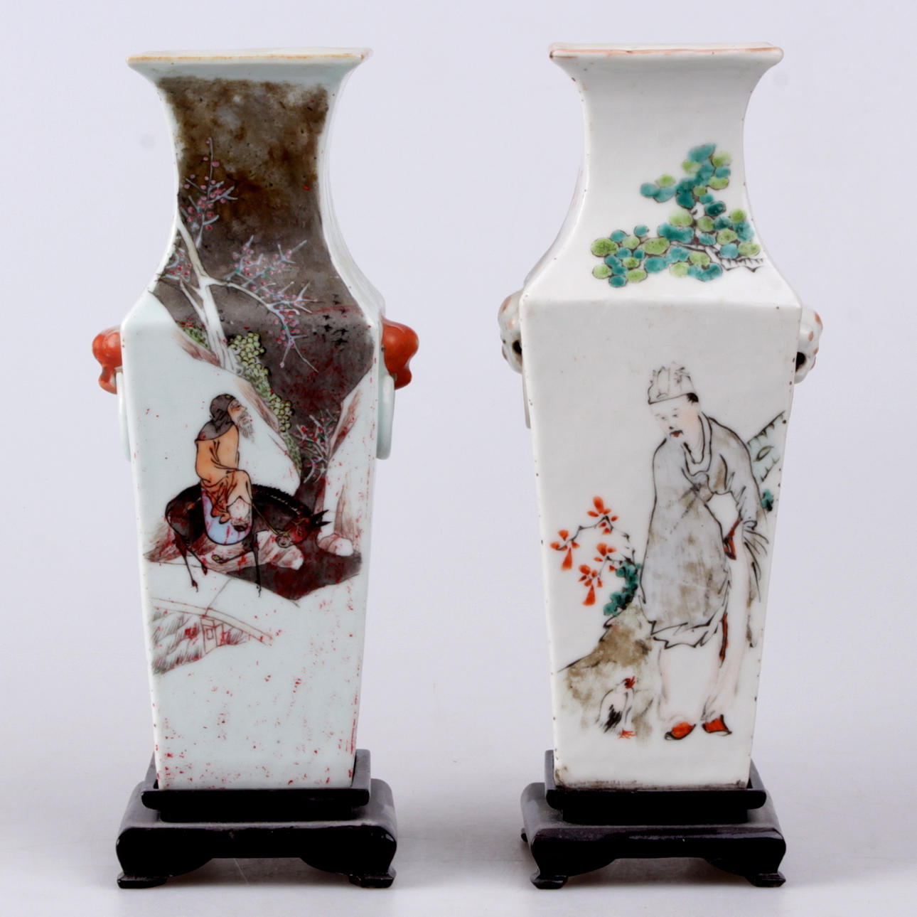 VASER, 2 st. Porslin, bär Tongzhi märke, Kina, 1800-tal.