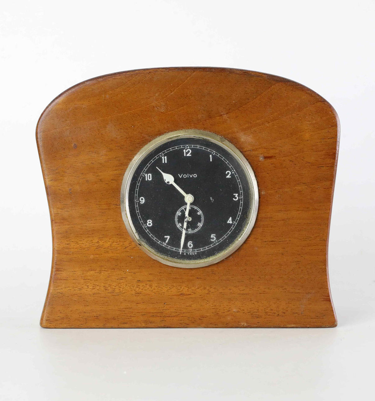 Un reloj de panel Volvo, primera mitad del siglo XX.