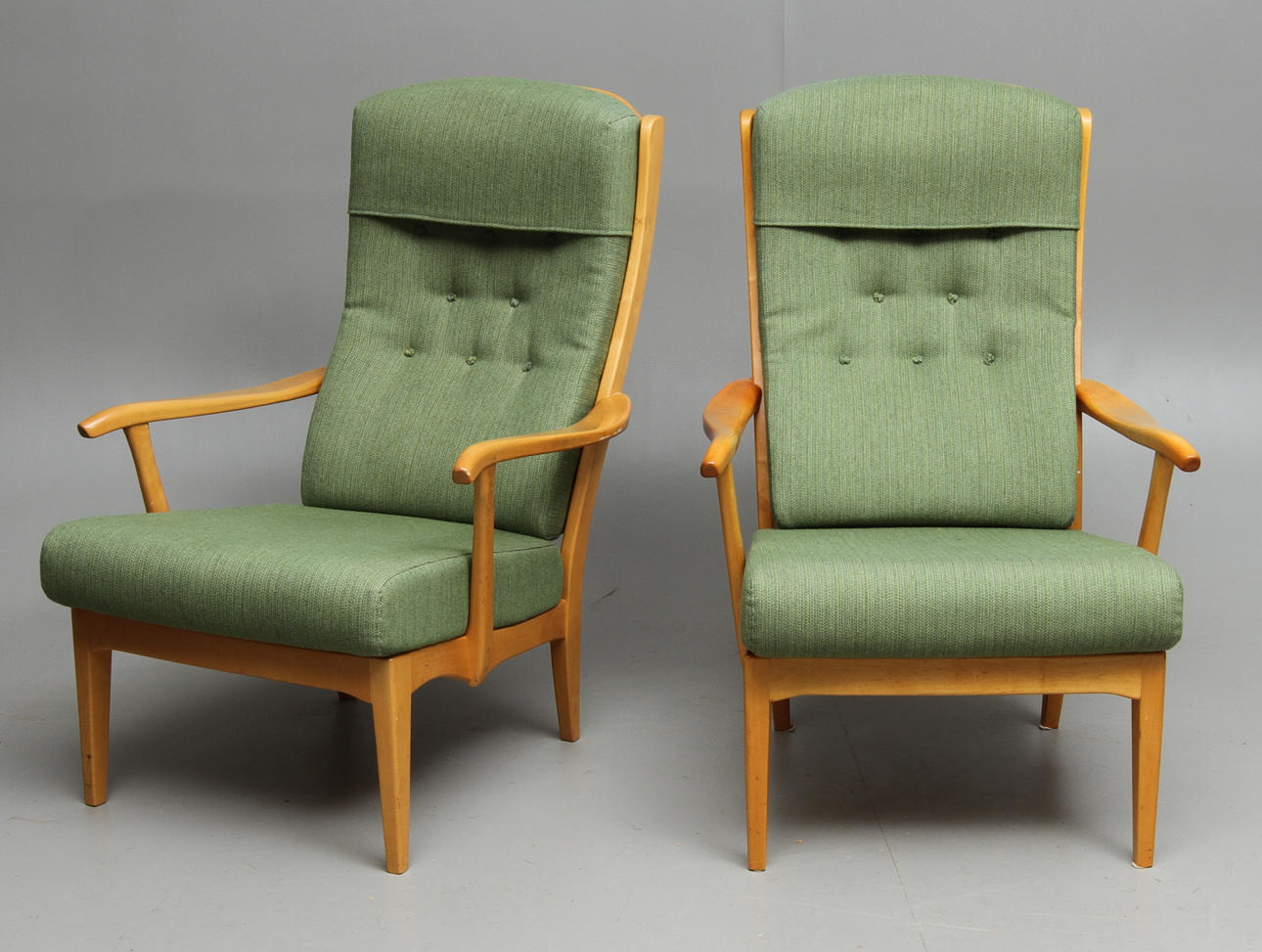 FÅTÖLJER, ett par. "Stora Fjäderbrickan", design Carl Malmsten.