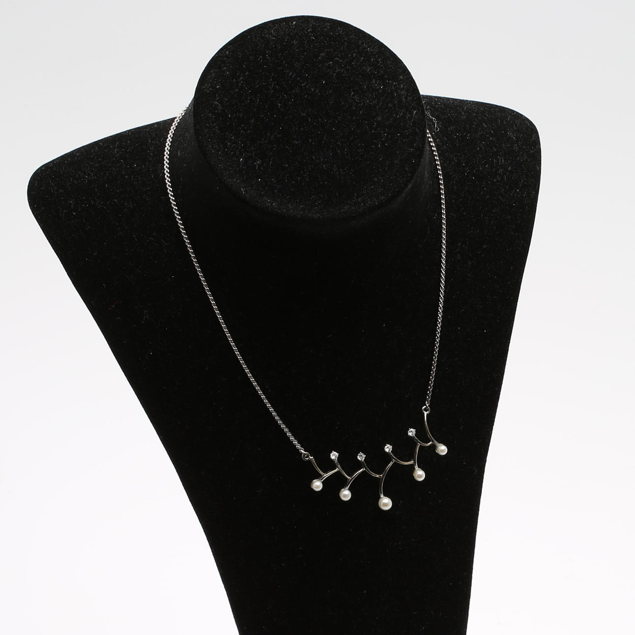 COLLIER, gulguld och vitguld med pärlor och diamanter.