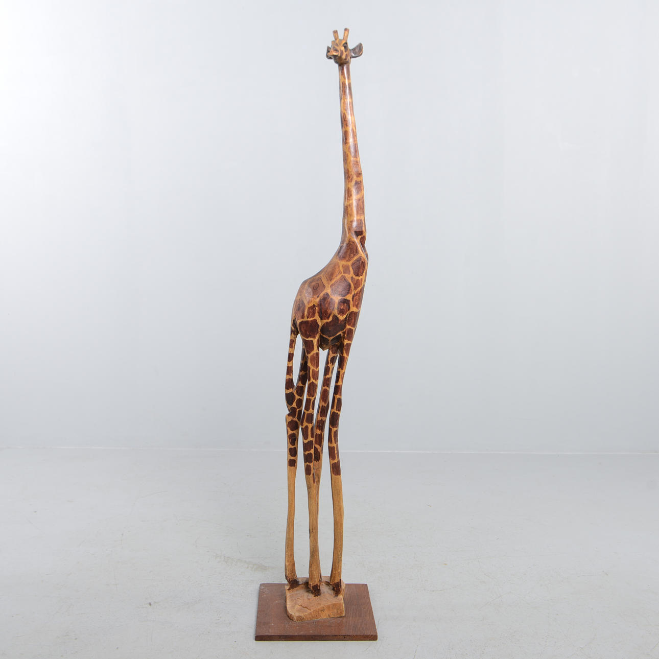 SCULPTURE, wood, giraffe.