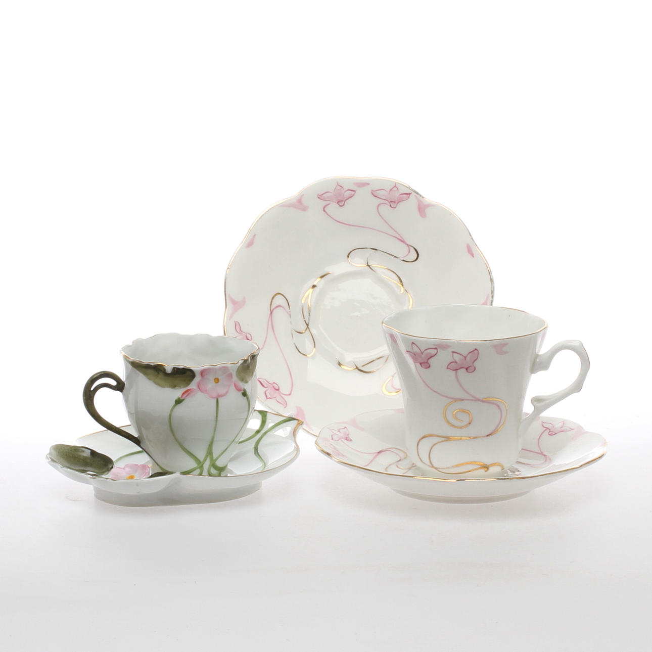 KAFFEKOPPAR MED FAT, 11 st, Rörstrand samt KOPP MED FAT, omärkt, jugend, 1900-talets början.