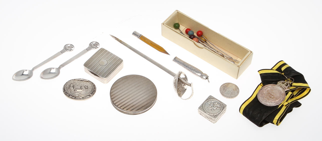 PARTI SILVER. 22 delar, ca 250 gram brutto.