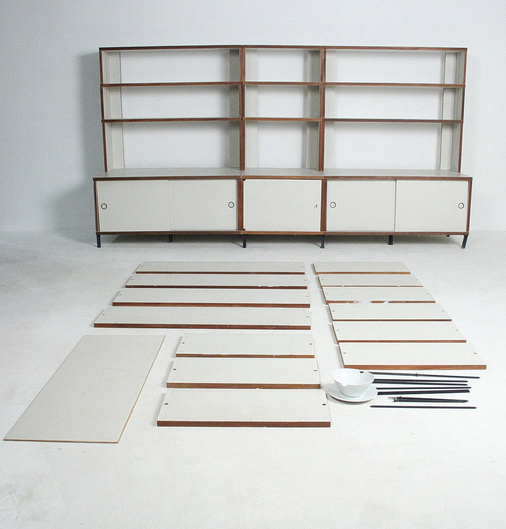 HANS GUGELOT. för BOFINGER - M125 Hyllsystem - Ljusgrå & Valnöt.