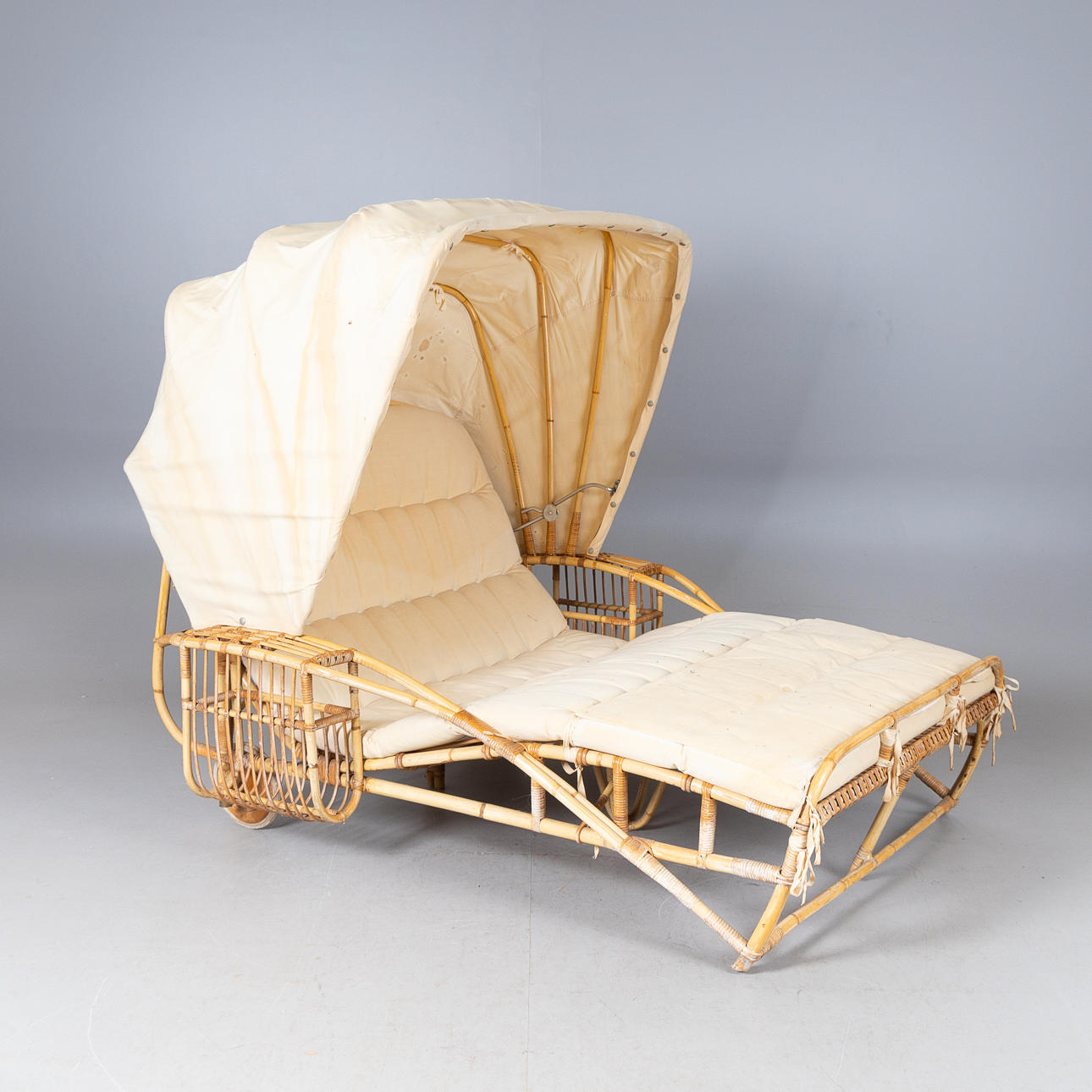 SONNENLIEGE, Bambus und Rattan, gekauft bei Firma Svenskt Tenn, Stockholm.  Garten & Baupflege - Gartenmbel - Auctionet