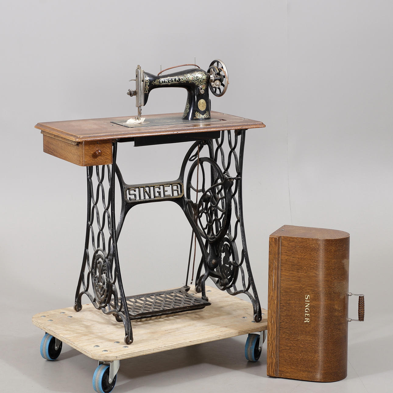 NÄHMASCHINE, Singer, mit Beinstütze, 19. Jahrhundert.