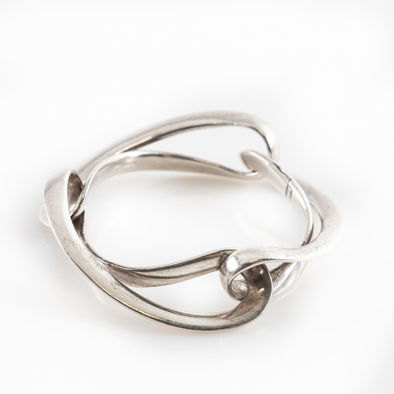 REGITZE OVERGAARD. ARMRING, 'Infinity' sterling silver, Georg Jensen No 452.