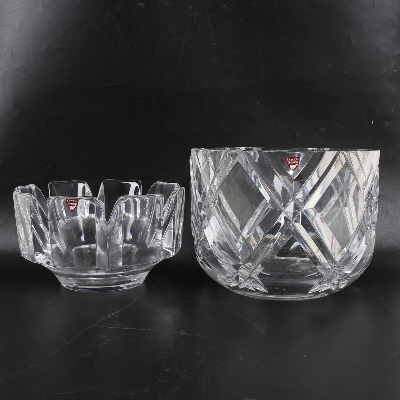 Zwei Glasschalen, Orrefors, Olle Arbelius & Lars Hellsten, 20. Jahrhundert.