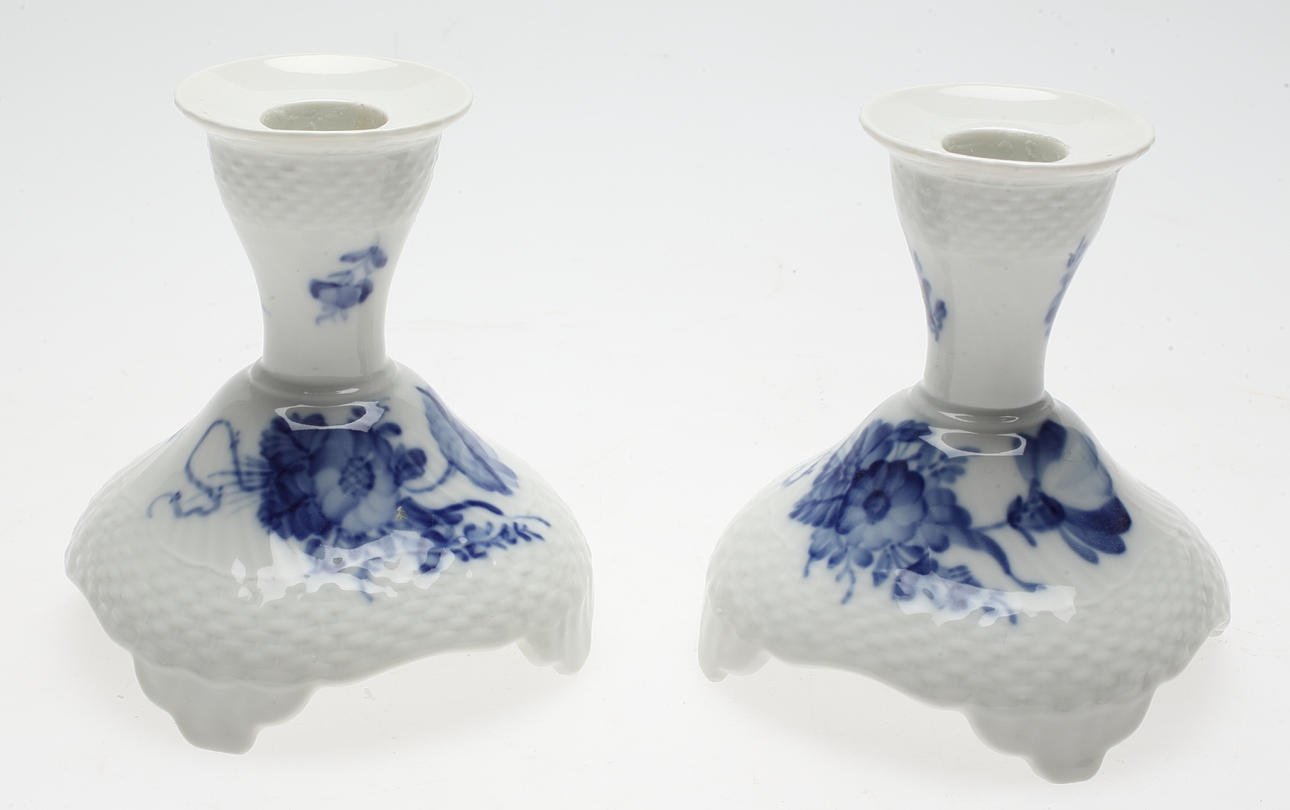 LJUSSTAKAR, ett par, porslin, "Blå Blomst", Royal Copenhagen, 1900-tal.