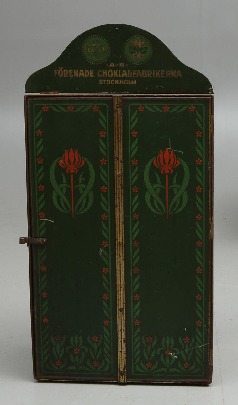 SKÅP, plåt, "Förenade Chokladfabrikerna, Stockholm.".
