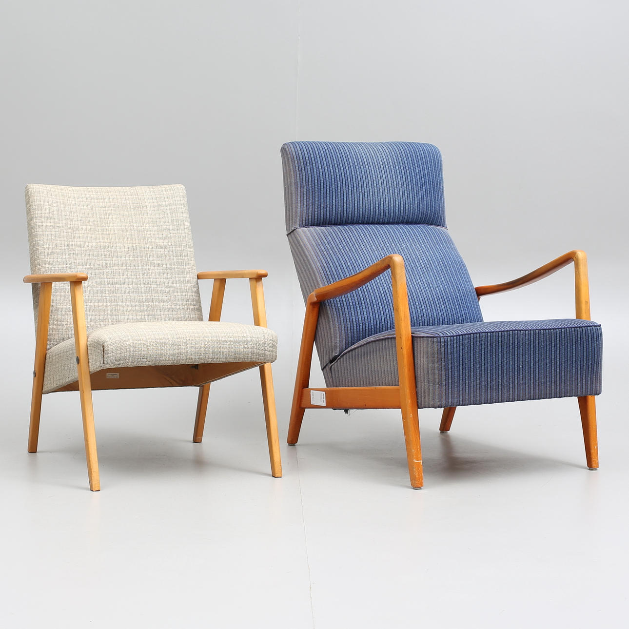 FÅTÖLJER, 2 st, bl.a. Duxello, 1900-talets mitt.