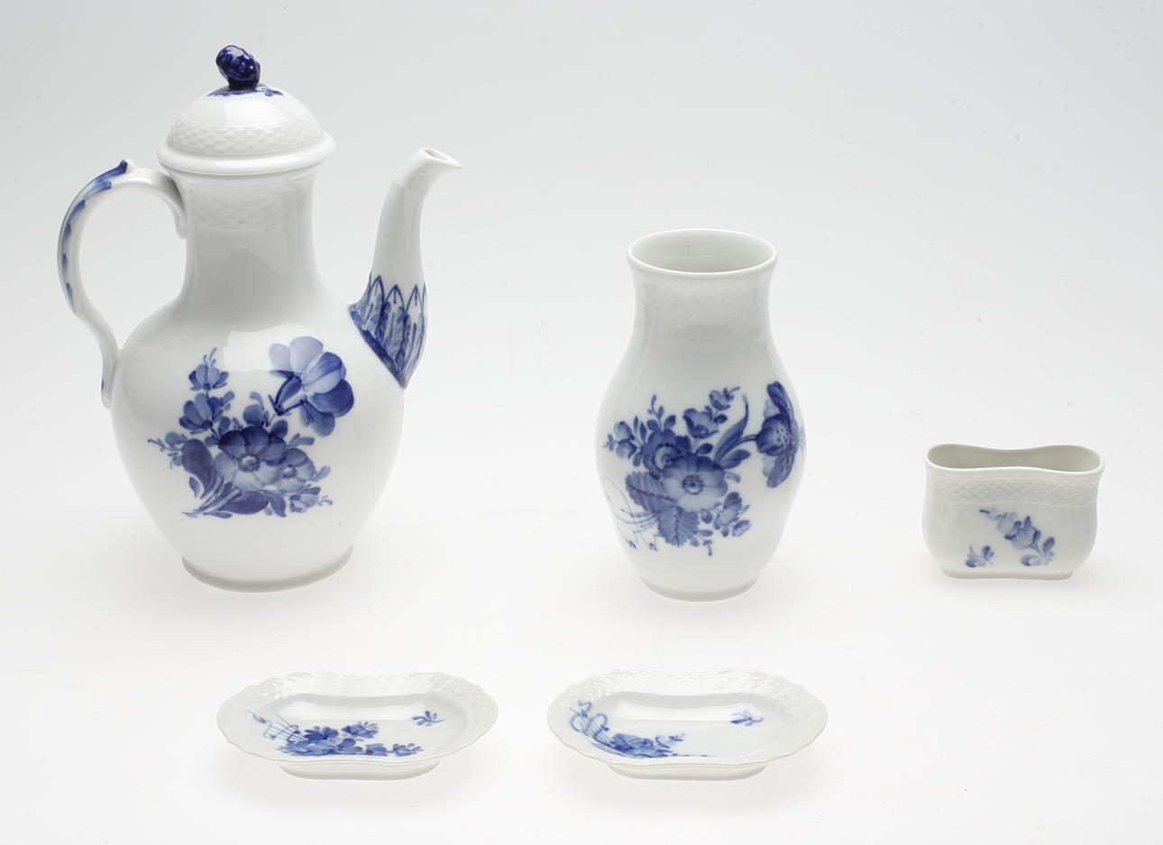 SERVISDELAR, 5 delar, "Blå Blomst", Royal Copenhagen, 1900-tal.