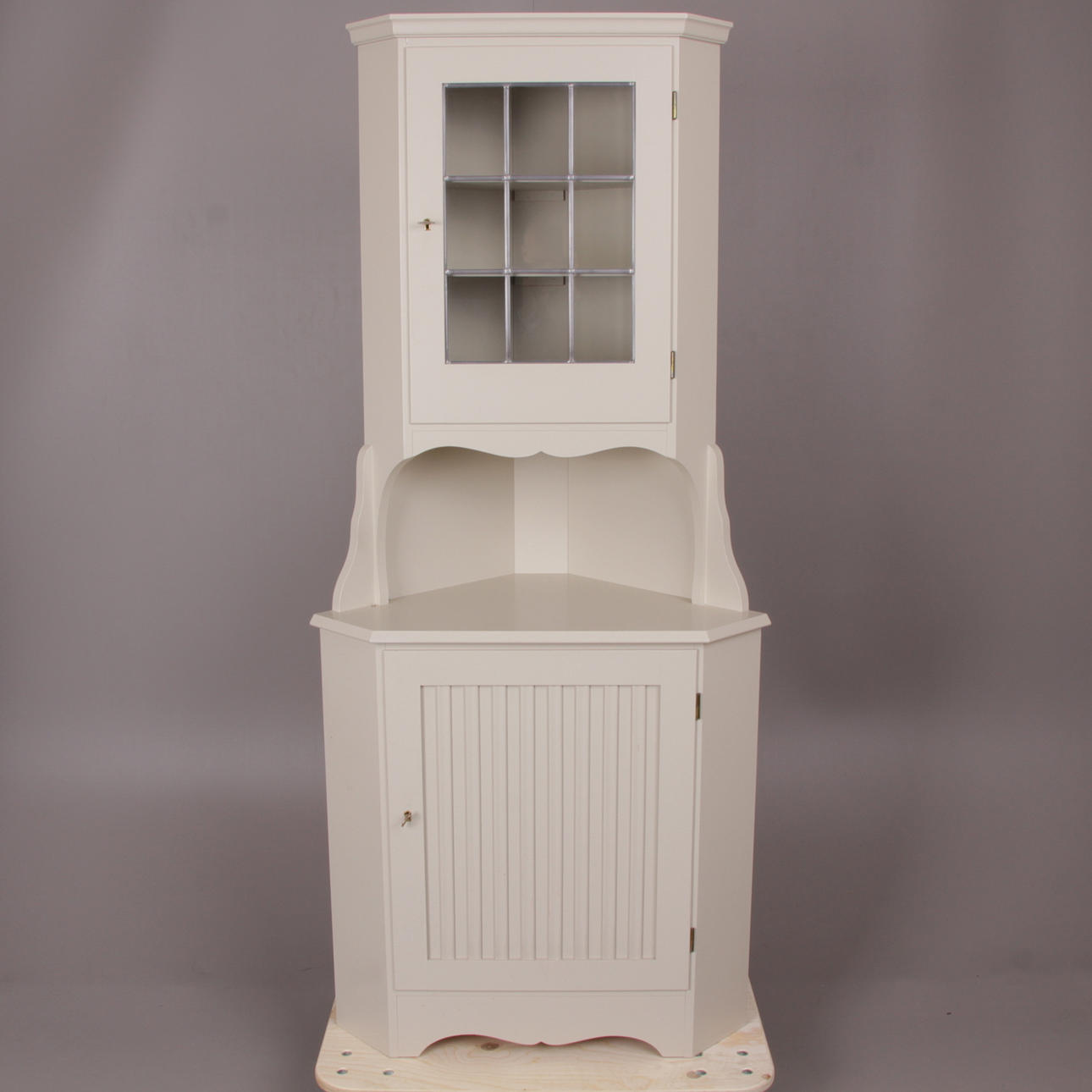 HÖRNSKÅP, gustaviansk stil, 1900-tal.