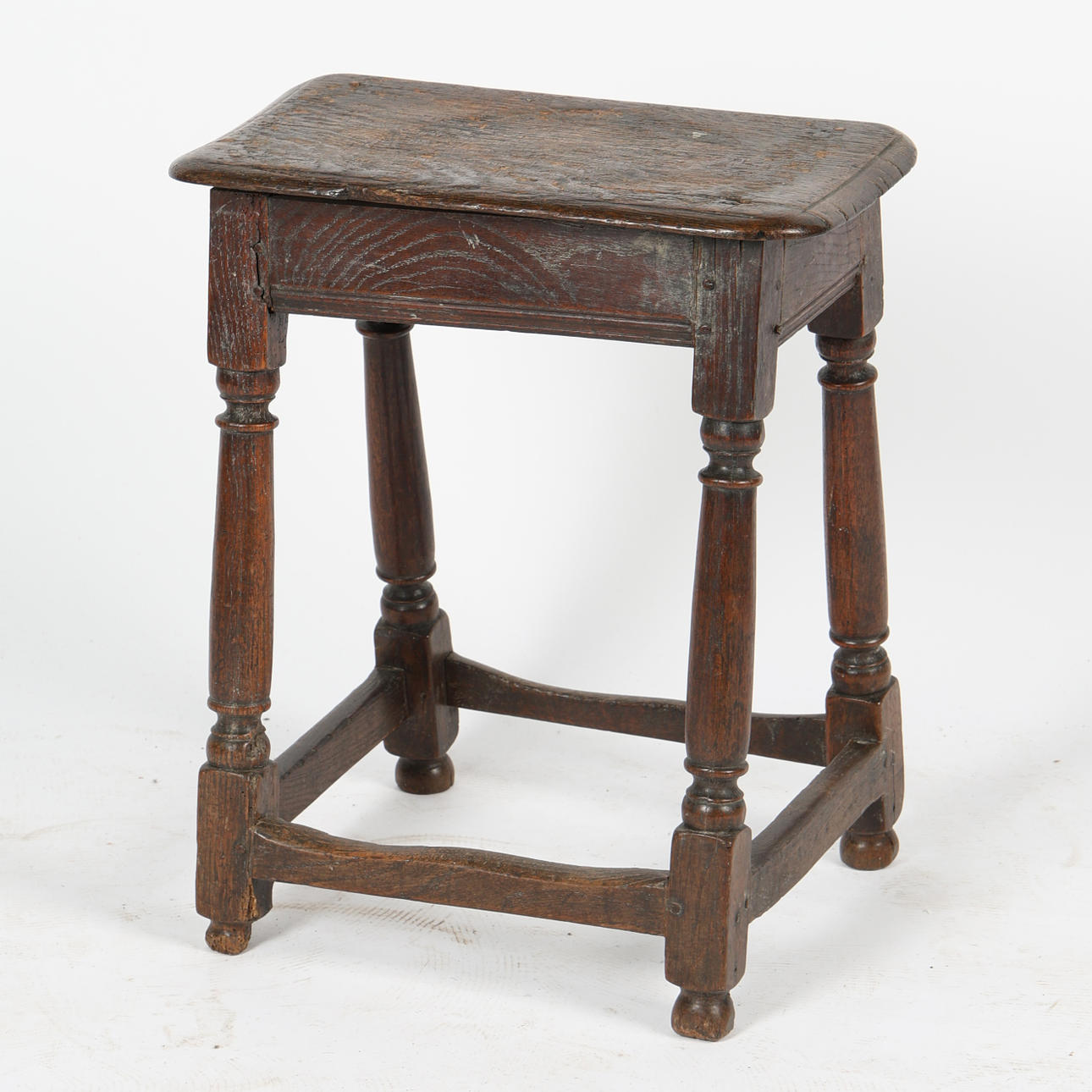 17TH CENTURY AND LATER OAK JOINT STOOL.