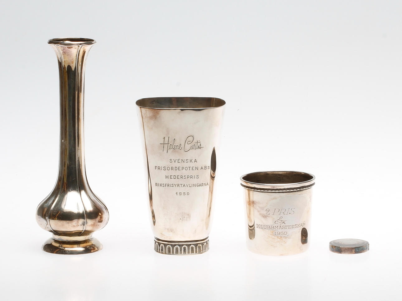 SILVERFÖREMÅL, 4 delar, total vikt ca. 327,4 gram.