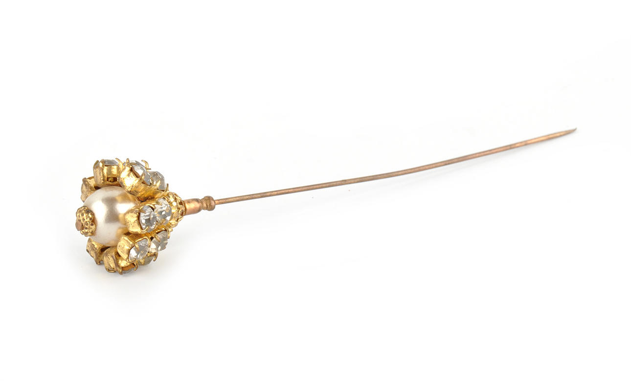 HATPIN, med inställda strass och pärlemornament.