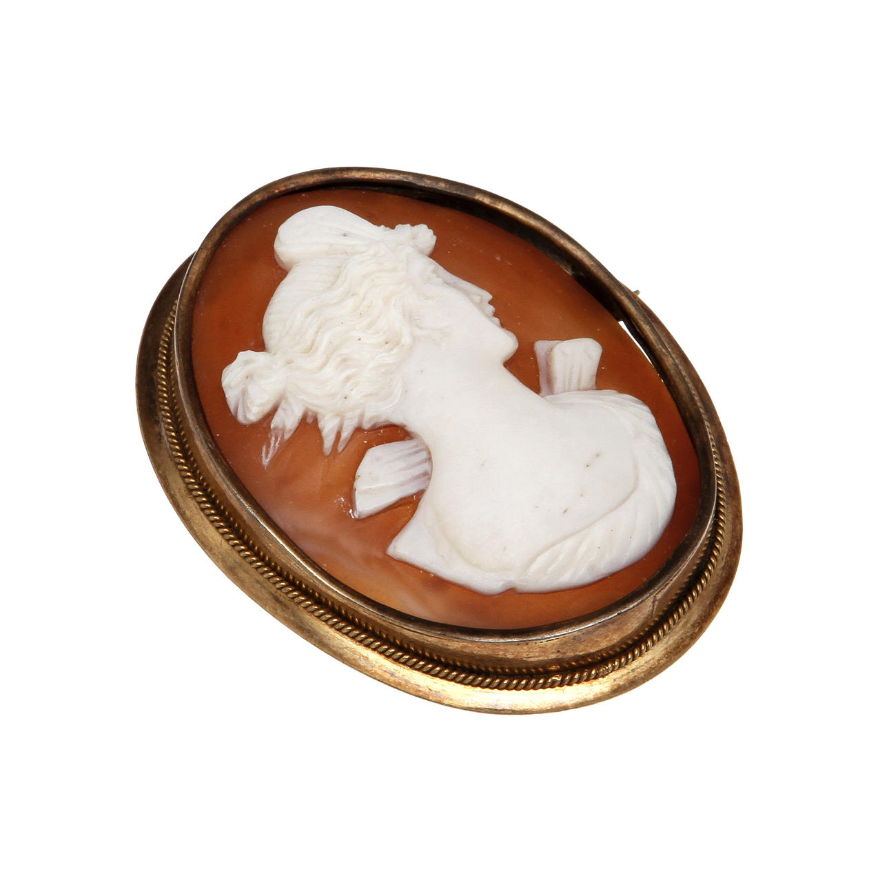 BROSCH, förgyllt silver med snäckskalscamé. Vikt 15,8 g.
