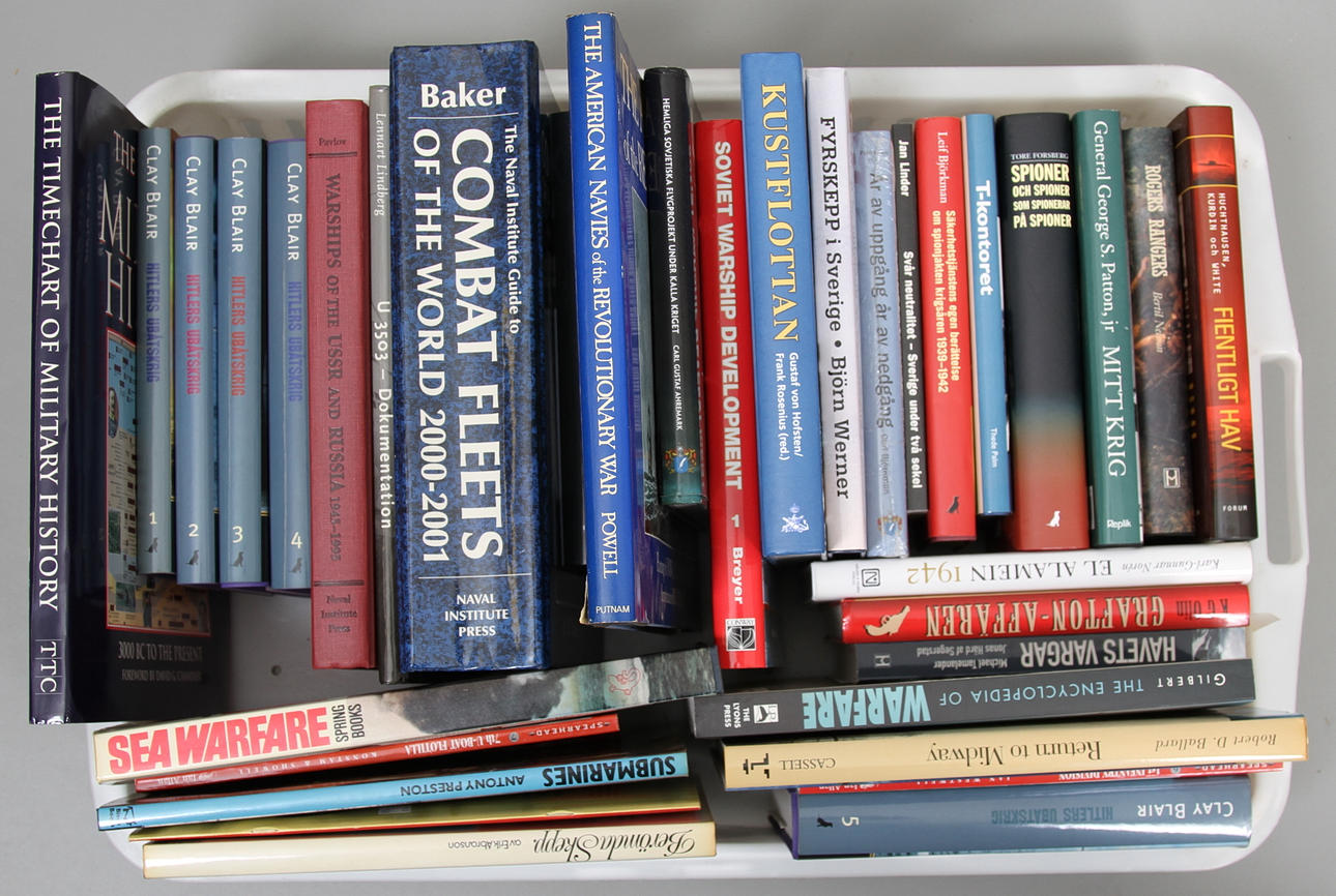 BOKBAND, ca 30 delar, krigsfartyg/slag.