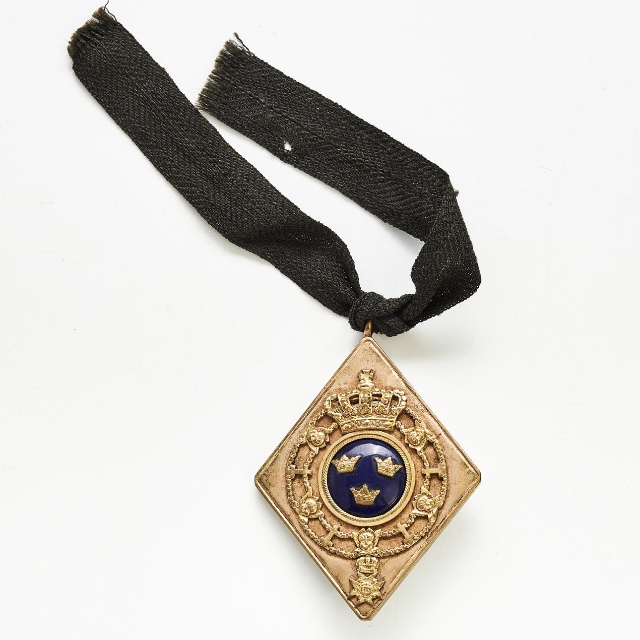 A courier tray, circa 1800, for cabinet couriers.