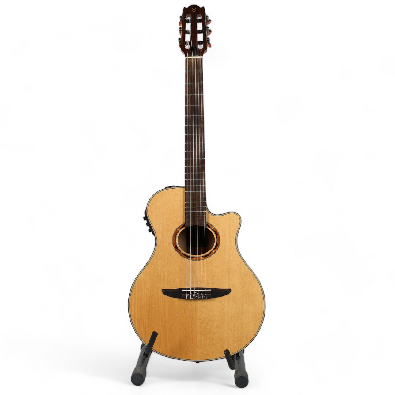 KITARA, puoliakustinen Yamaha NTX900FM.