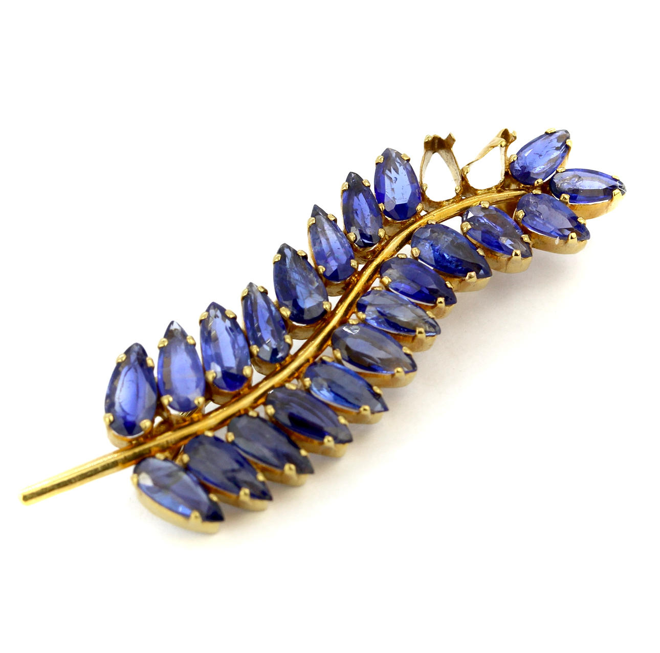 YELLOW METAL & SAPPHIRE BROOCH.