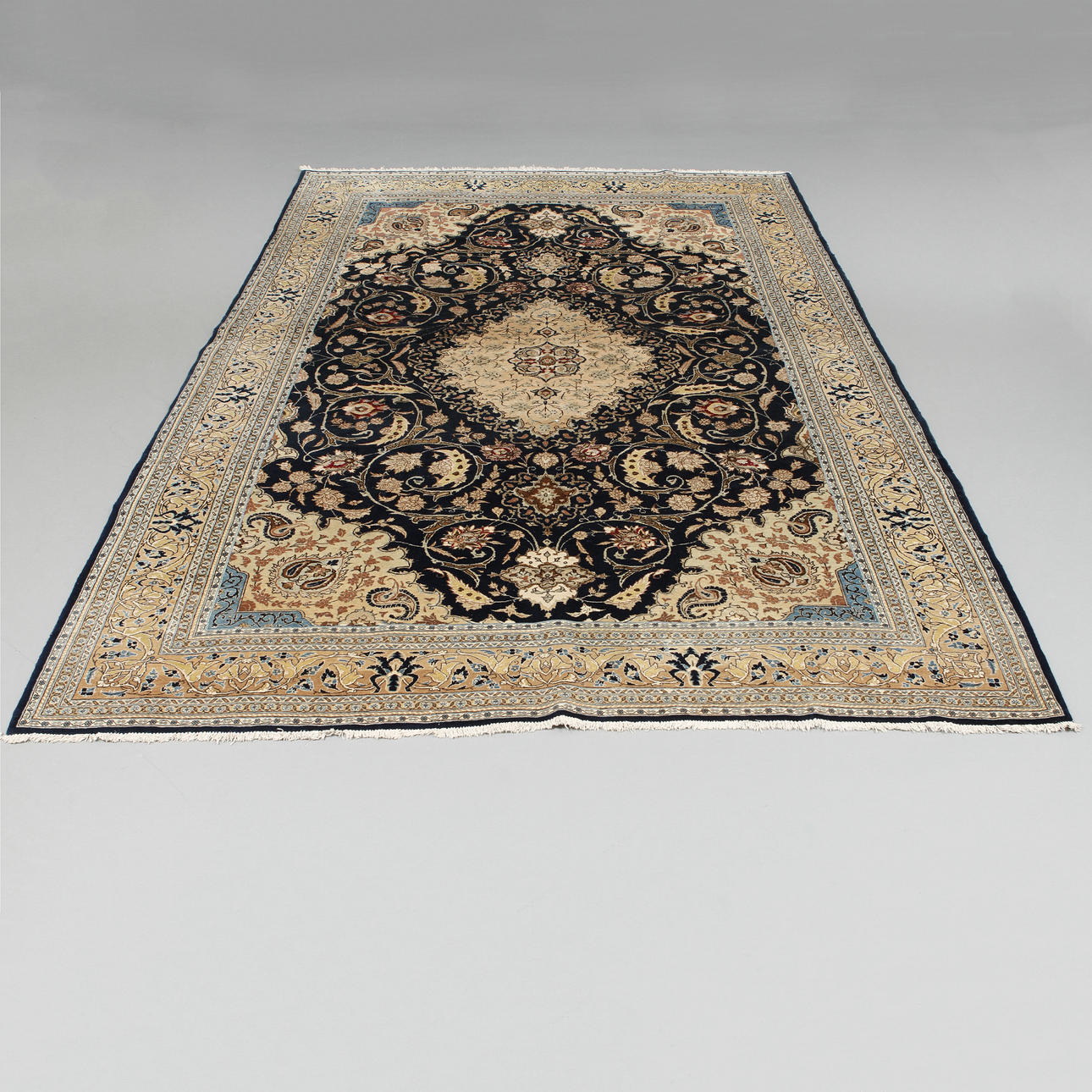 MATTA, Ghom med silkesinslag. 350x230.