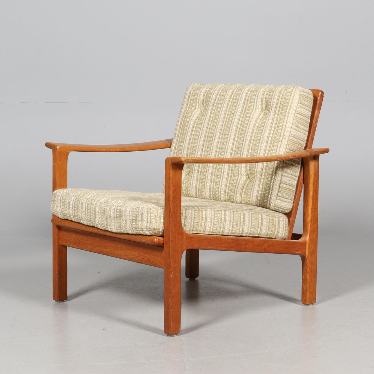 KARMFÅTÖLJ, 1900-talets andra hälft.