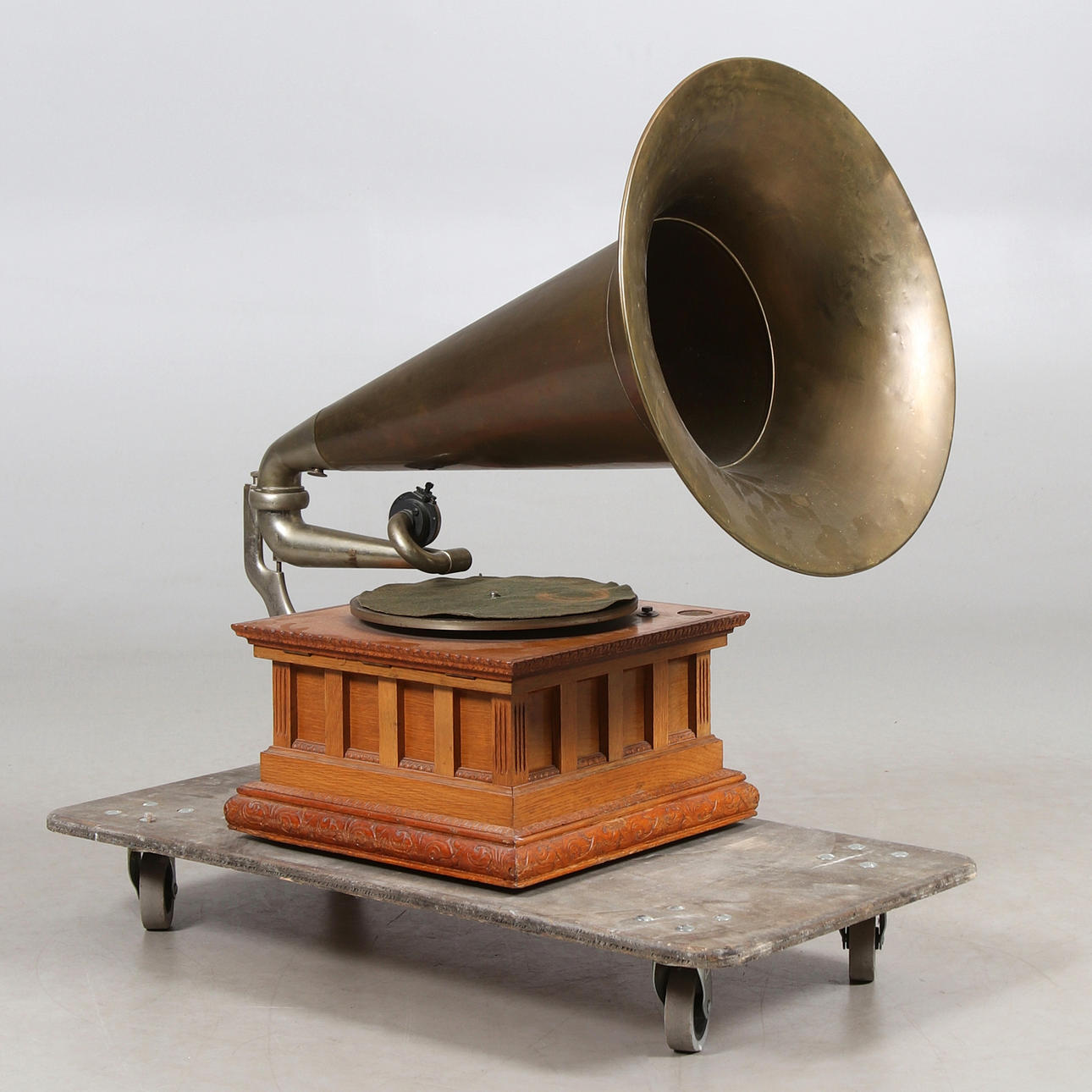 TRATTGRAMOPHONE, The Gramophone and Typewriter Ltd. The first part of ...